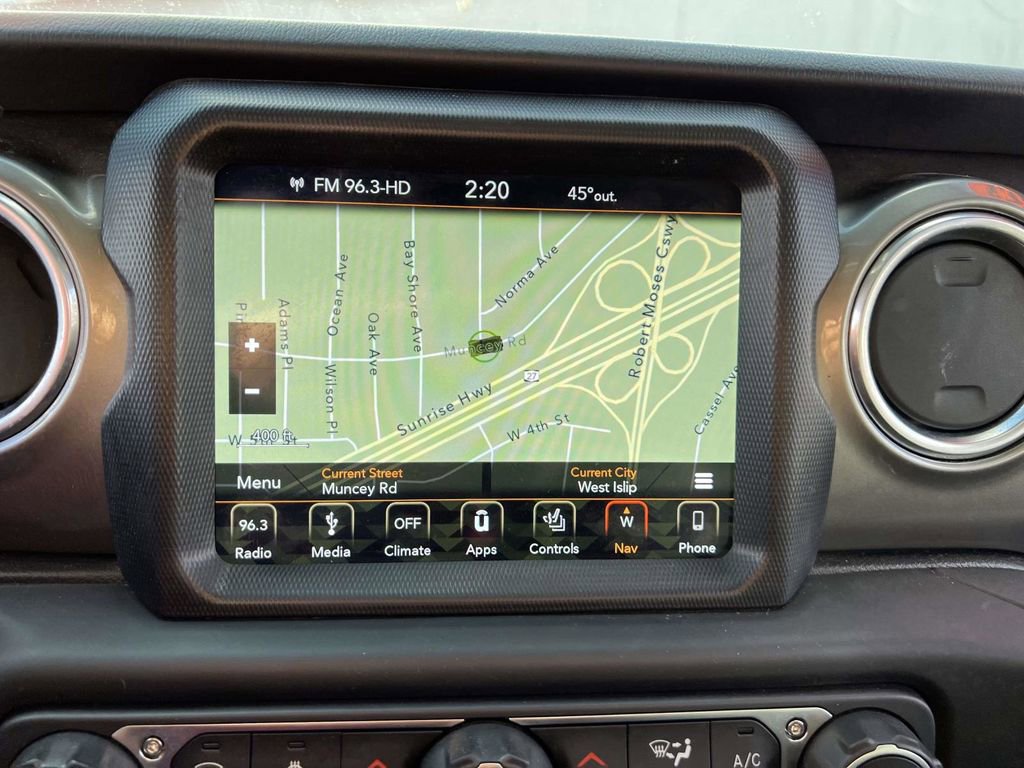 Certified 2018 Jeep Wrangler Unlimited Sahara image 33