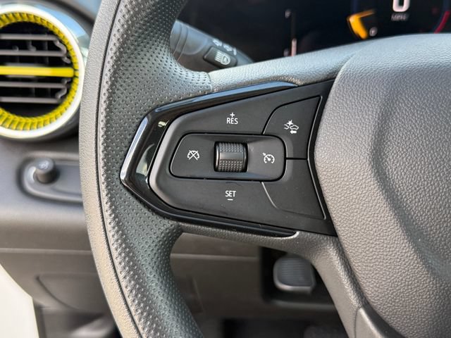 Used 2025 Chevrolet Trax LT FWD image 16