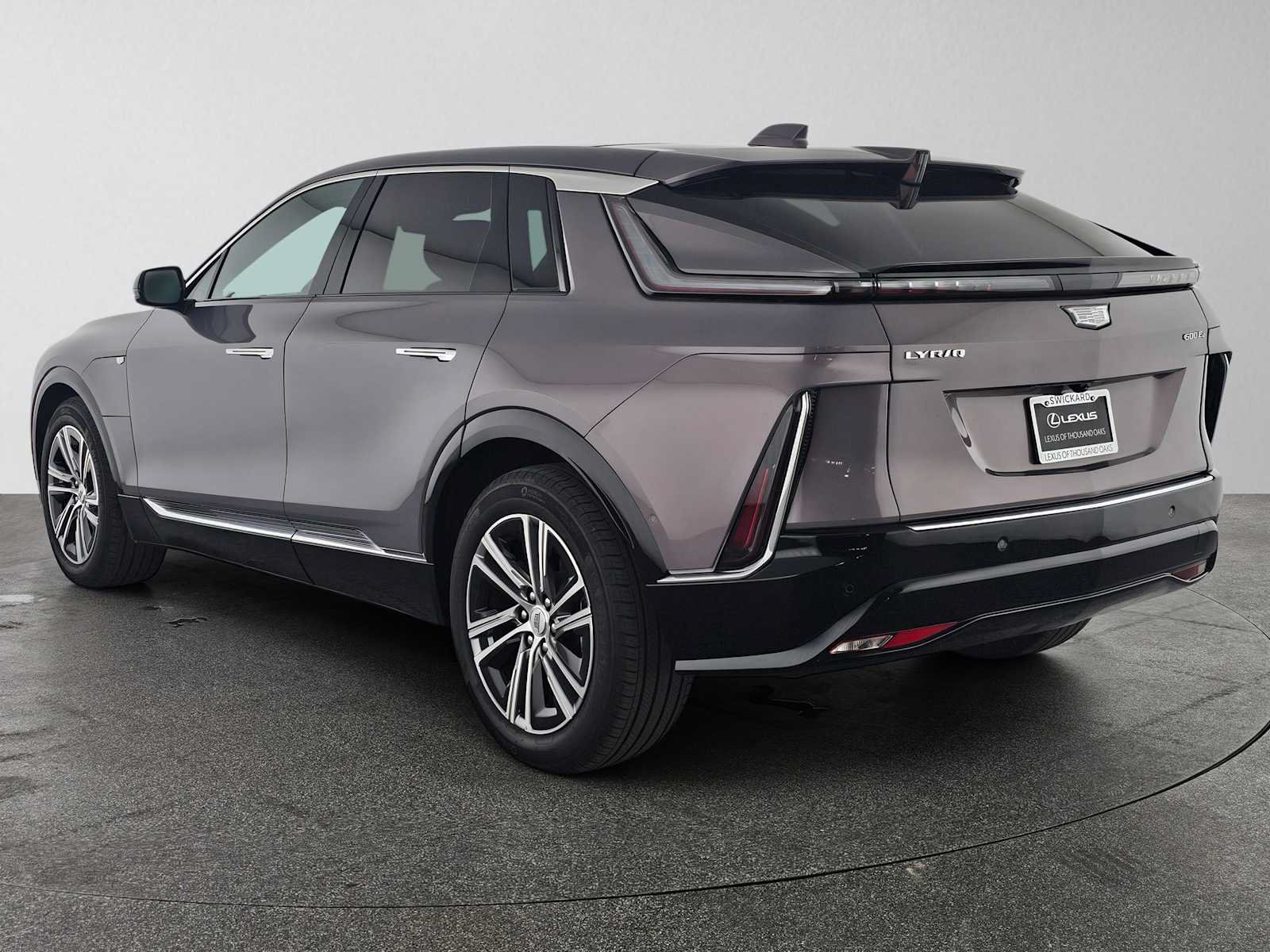 Used 2025 Cadillac Lyriq Luxury AWD/4WD image 5