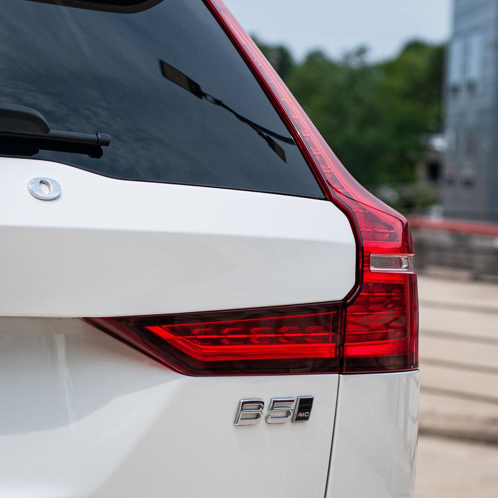 Certified 2026 Volvo V60 B5 Cross Country Ultra w/ Protection Package Premier AWD/4WD image 5