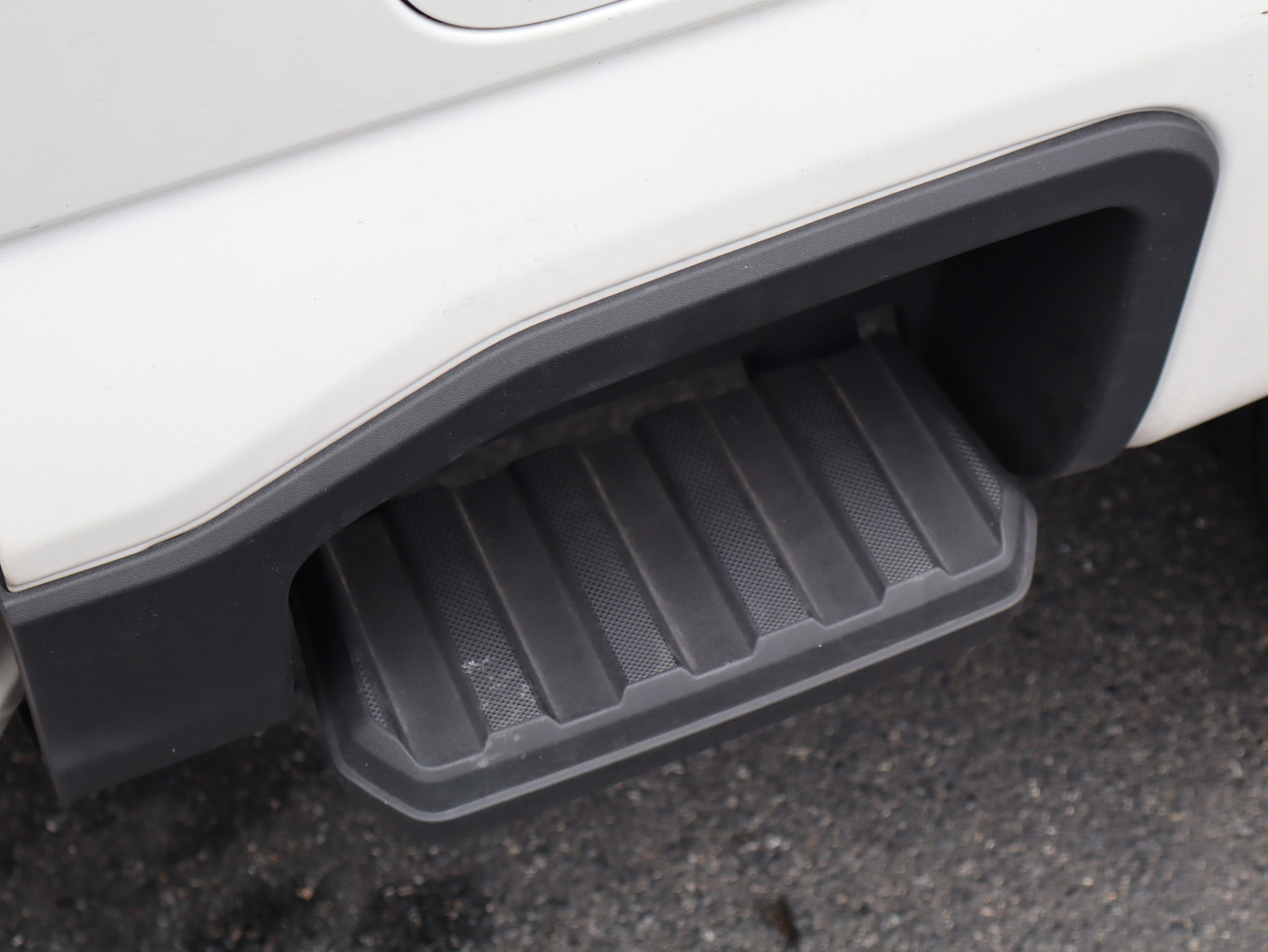 Used 2025 Ford F350 Lariat w/ Black Appearance Package image 40