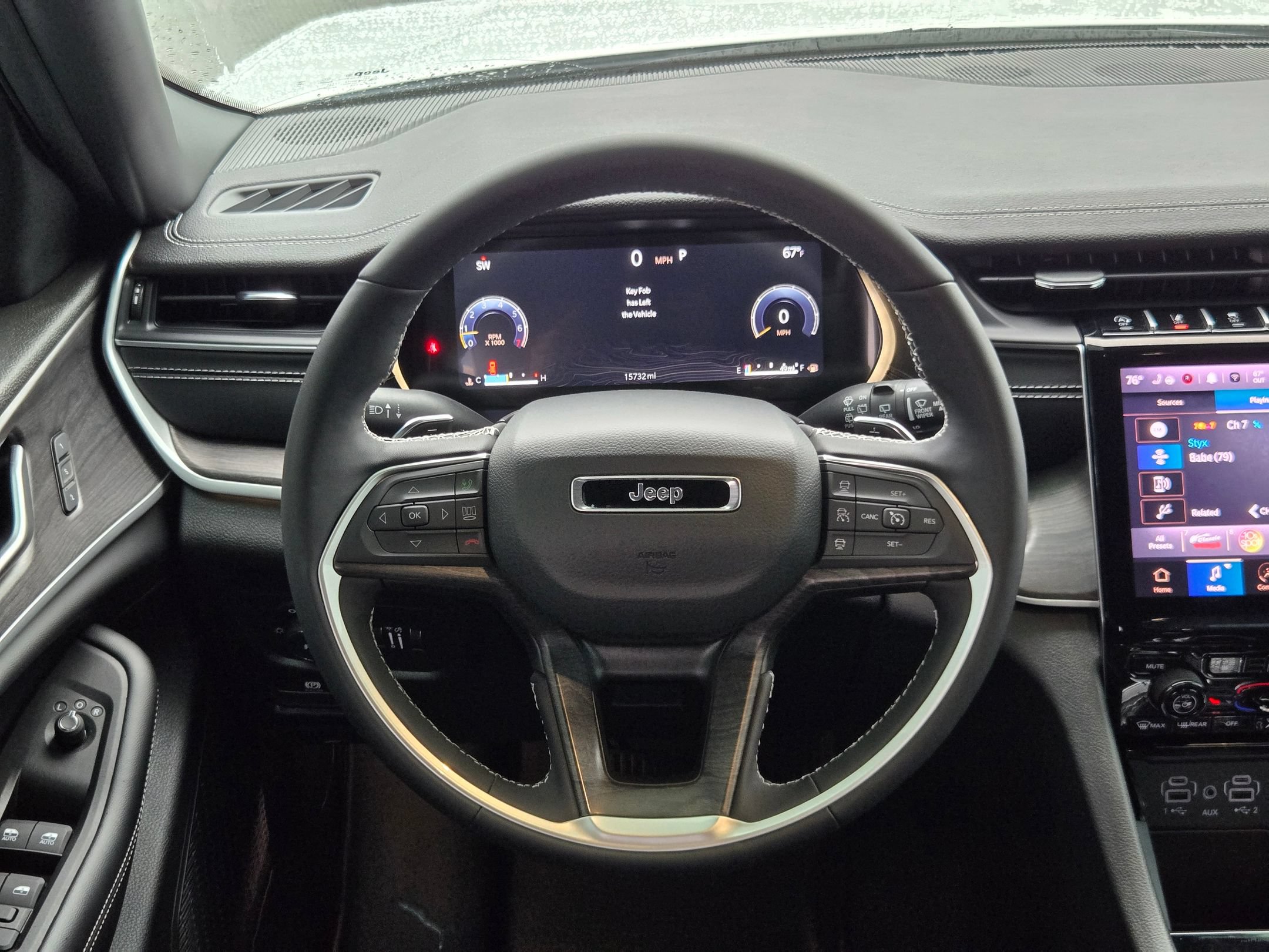 Used 2025 Jeep Grand Cherokee Limited AWD/4WD image 26