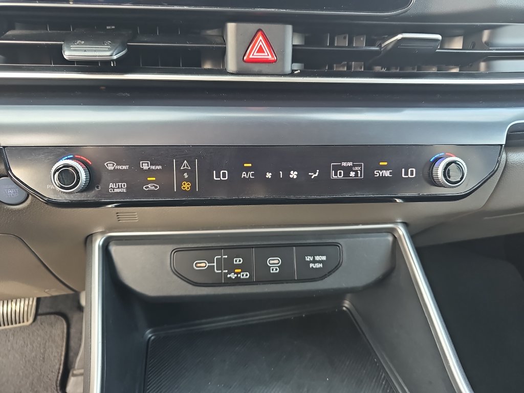 Used 2025 Kia Carnival FWD image 21