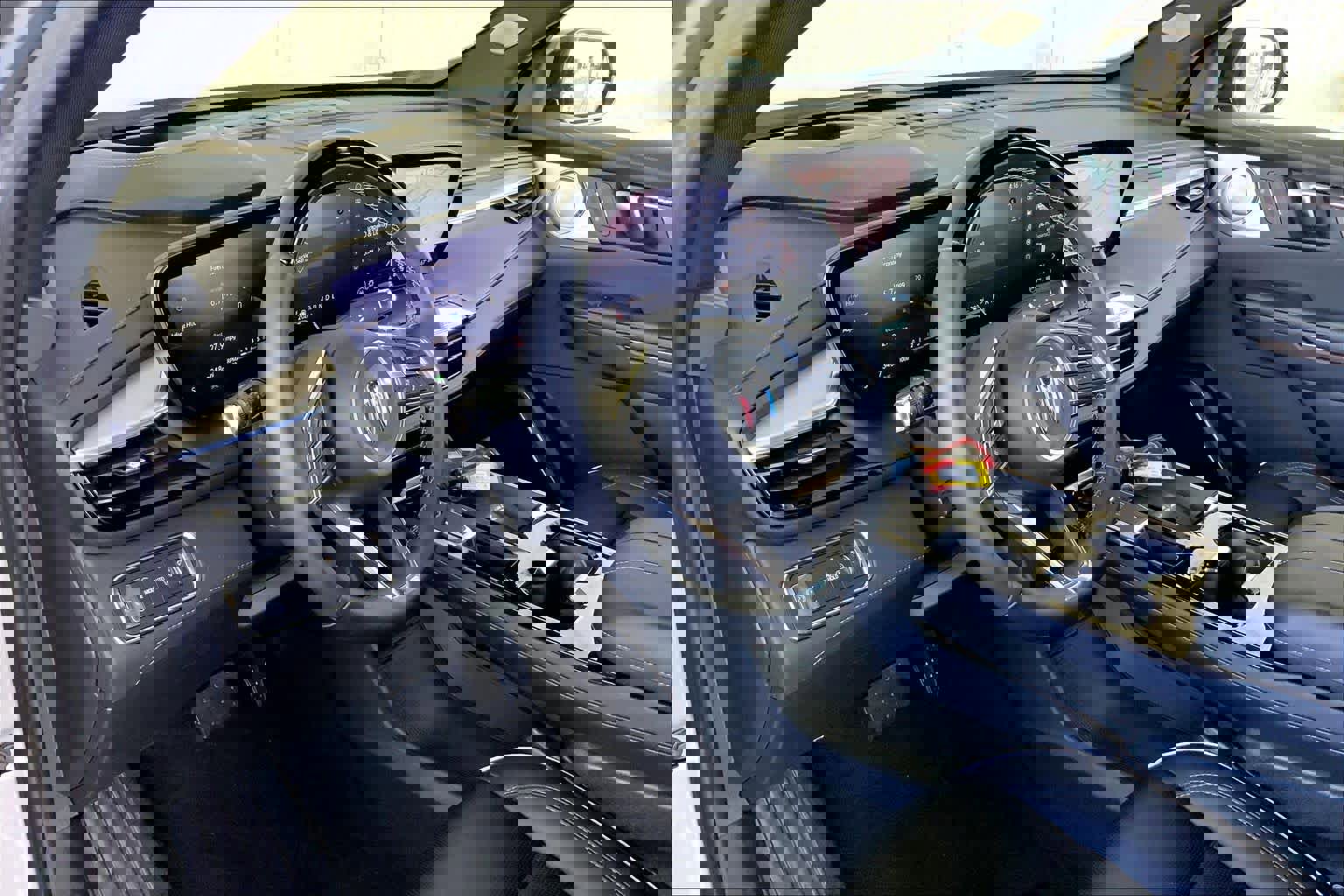 Used 2025 Buick Enclave Avenir w/ Super Cruise Package image 18