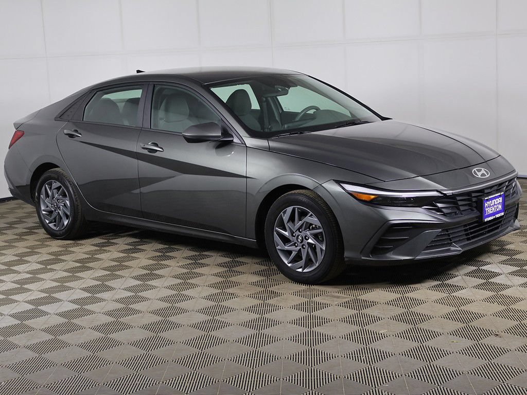 Used 2024 Hyundai Elantra SEL FWD image 40