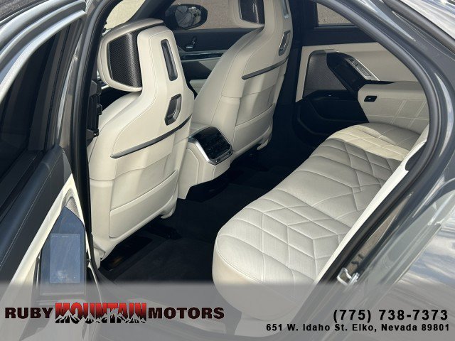 Used 2025 BMW 750e xDrive w/ Premium Package AWD/4WD image 22