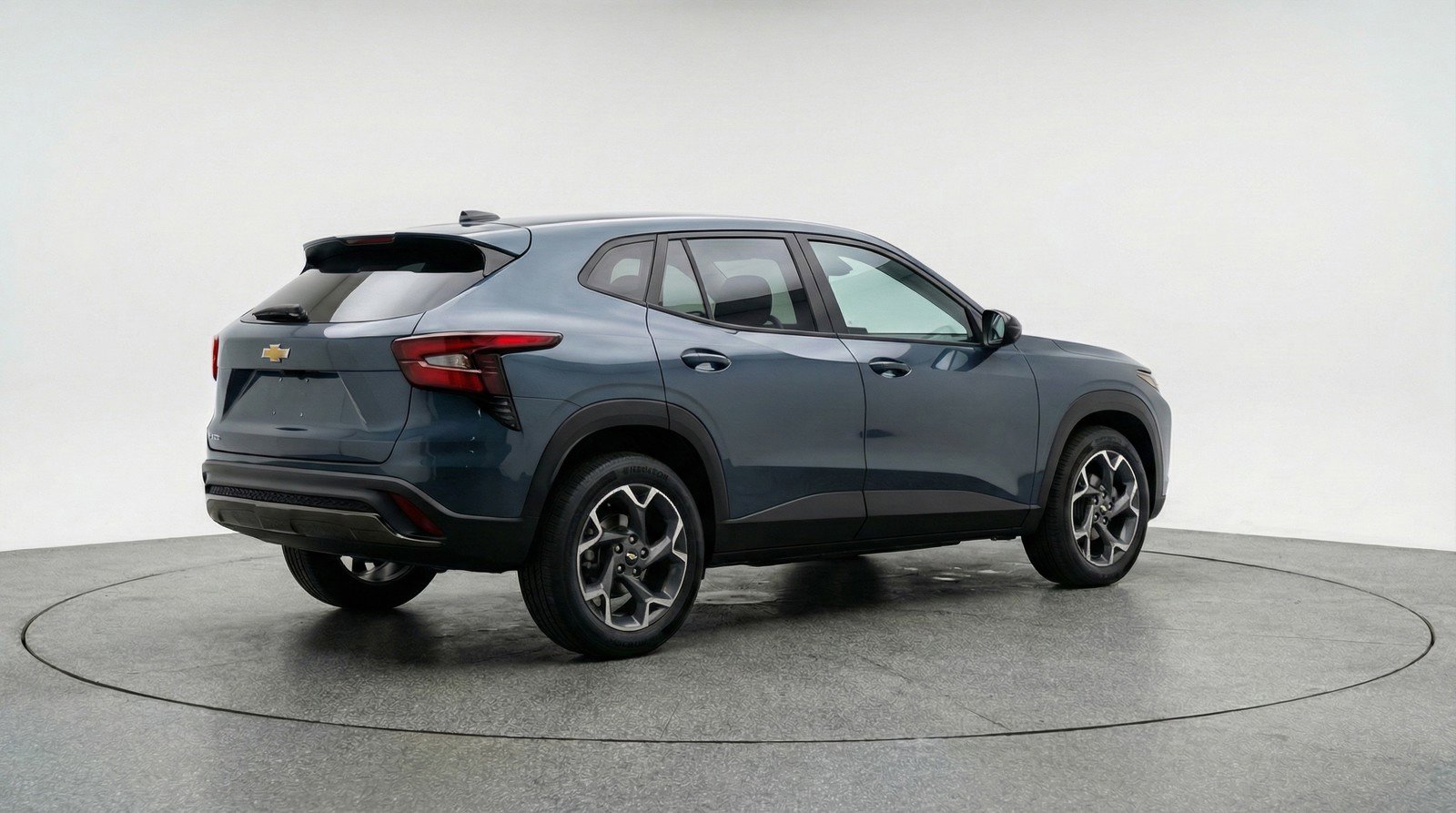 Used 2025 Chevrolet Trax LT FWD image 9