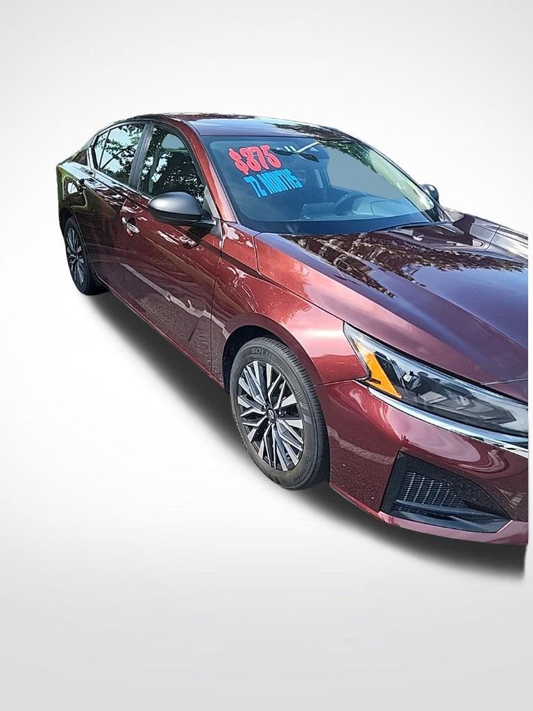 Used 2025 Nissan Altima 2.5 SV FWD image 3