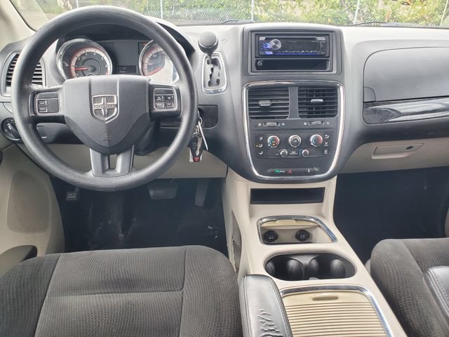 Used 2016 Dodge Grand Caravan SXT FWD image 17