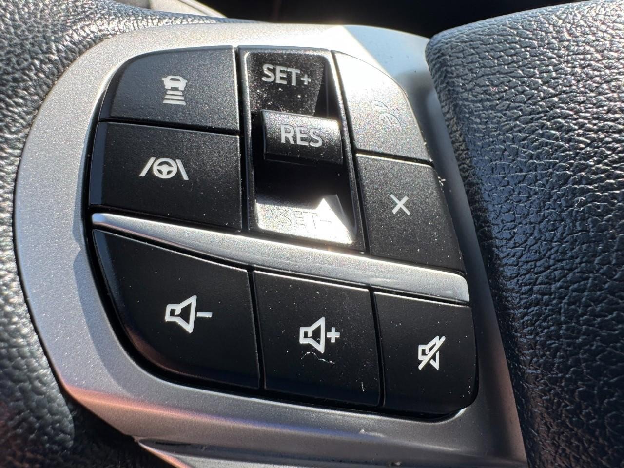 Used 2022 Ford Explorer Limited w/ Equipment Group 301A image 18