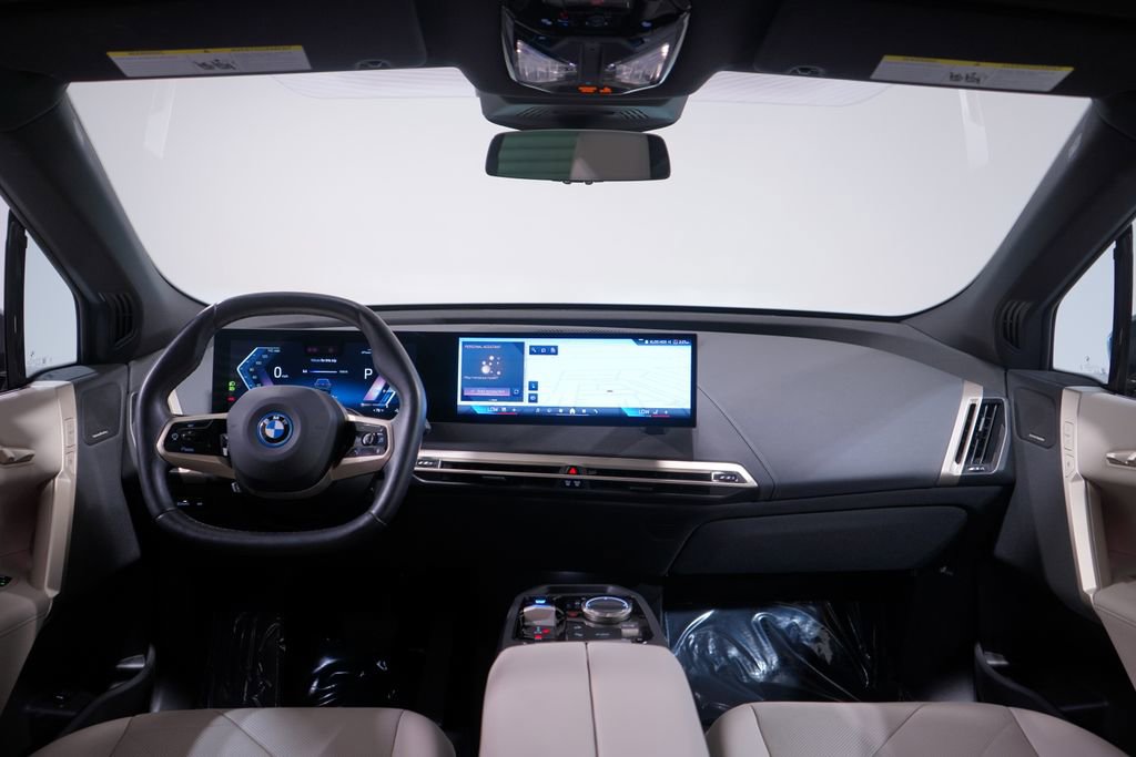 Used 2024 BMW iX xDrive50 w/ Premium Package image 10