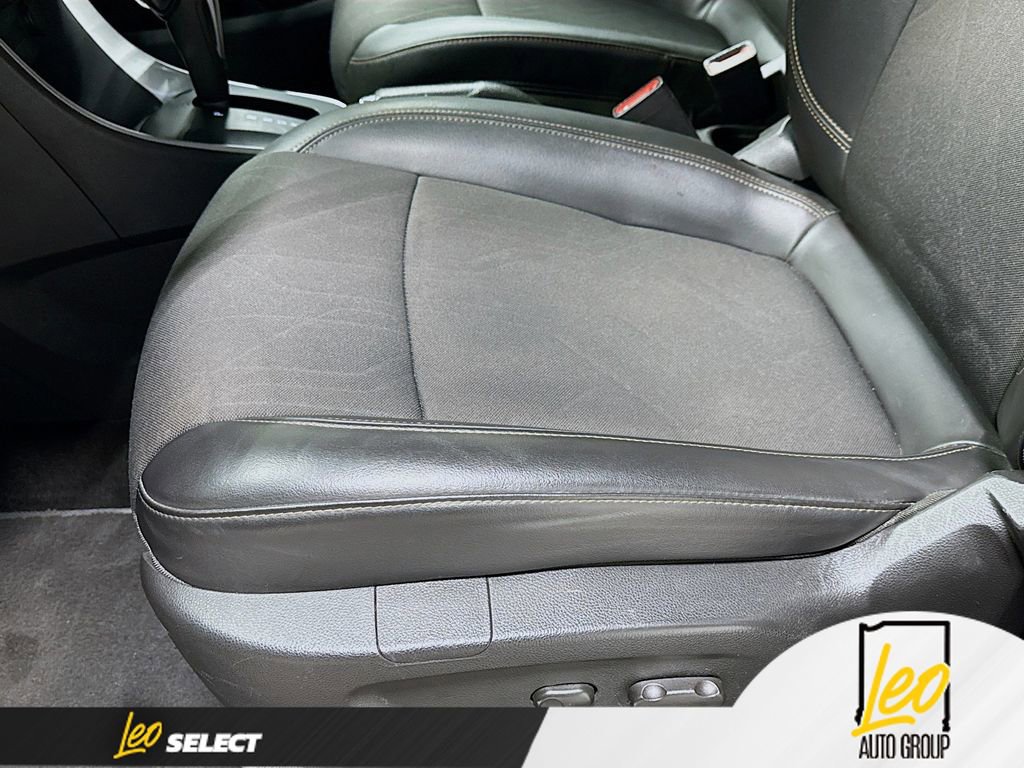 Used 2022 Chevrolet Trax LT w/ LT Convenience Package AWD/4WD image 18