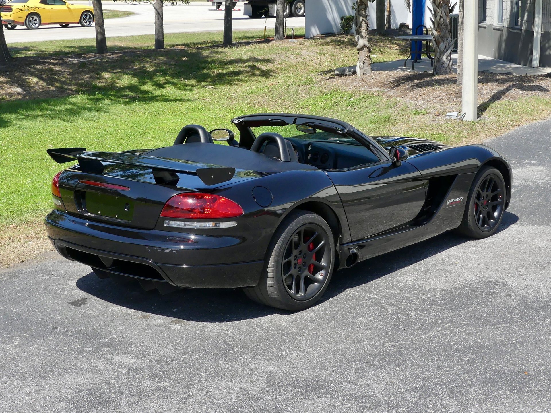 Used 2004 Dodge Viper SRT-10 image 20