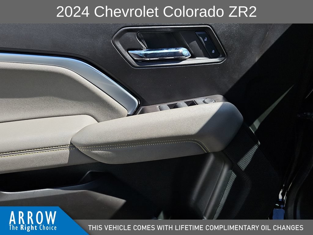 Used 2024 Chevrolet Colorado ZR2 w/ Technology Package AWD/4WD image 21
