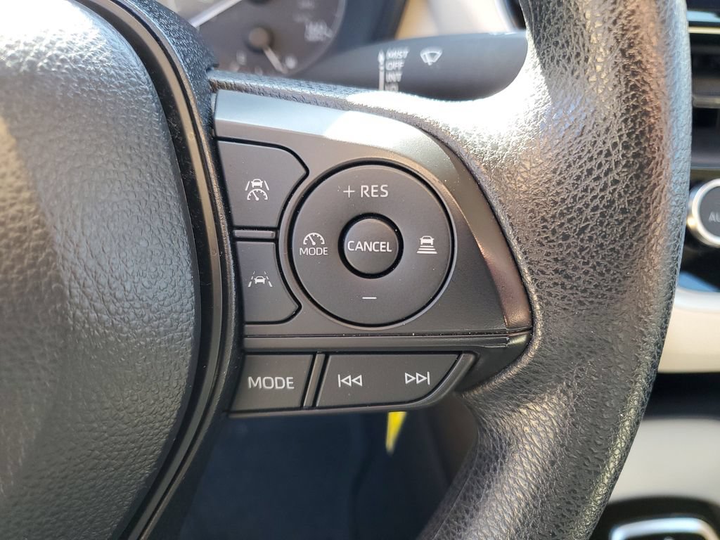 Used 2025 Toyota Corolla LE FWD image 18