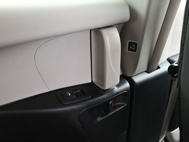 Used 2023 Chrysler Voyager LX image 24