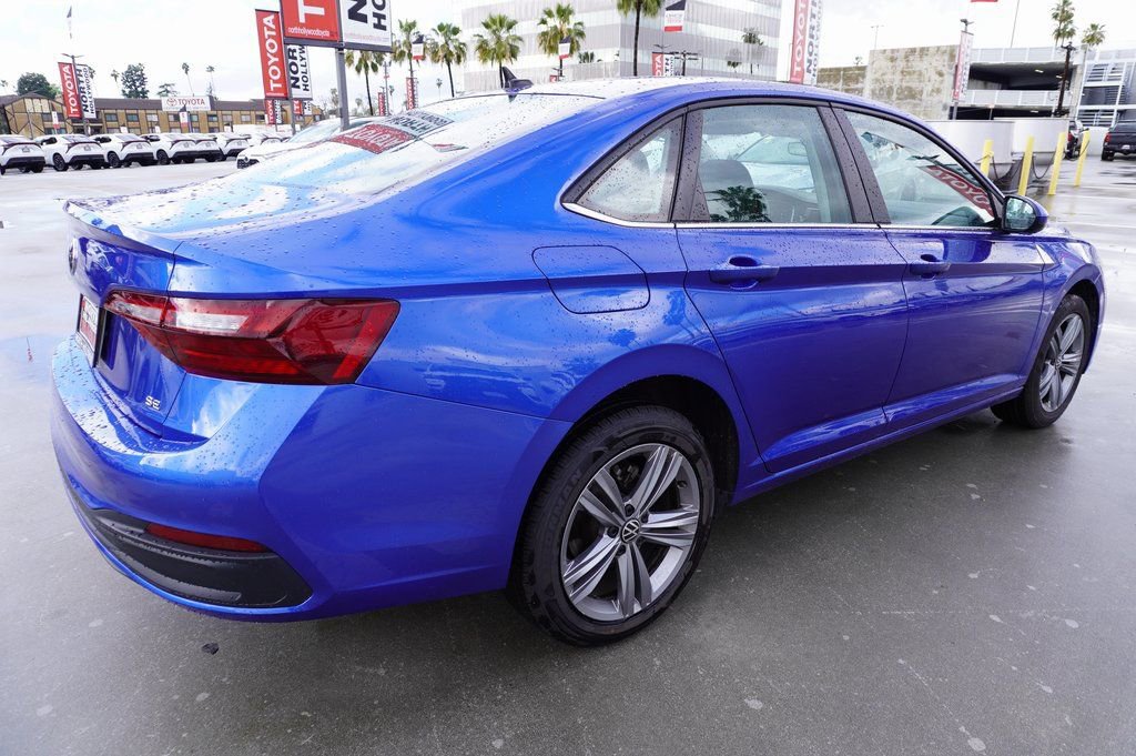 Used 2024 Volkswagen Jetta SE image 6