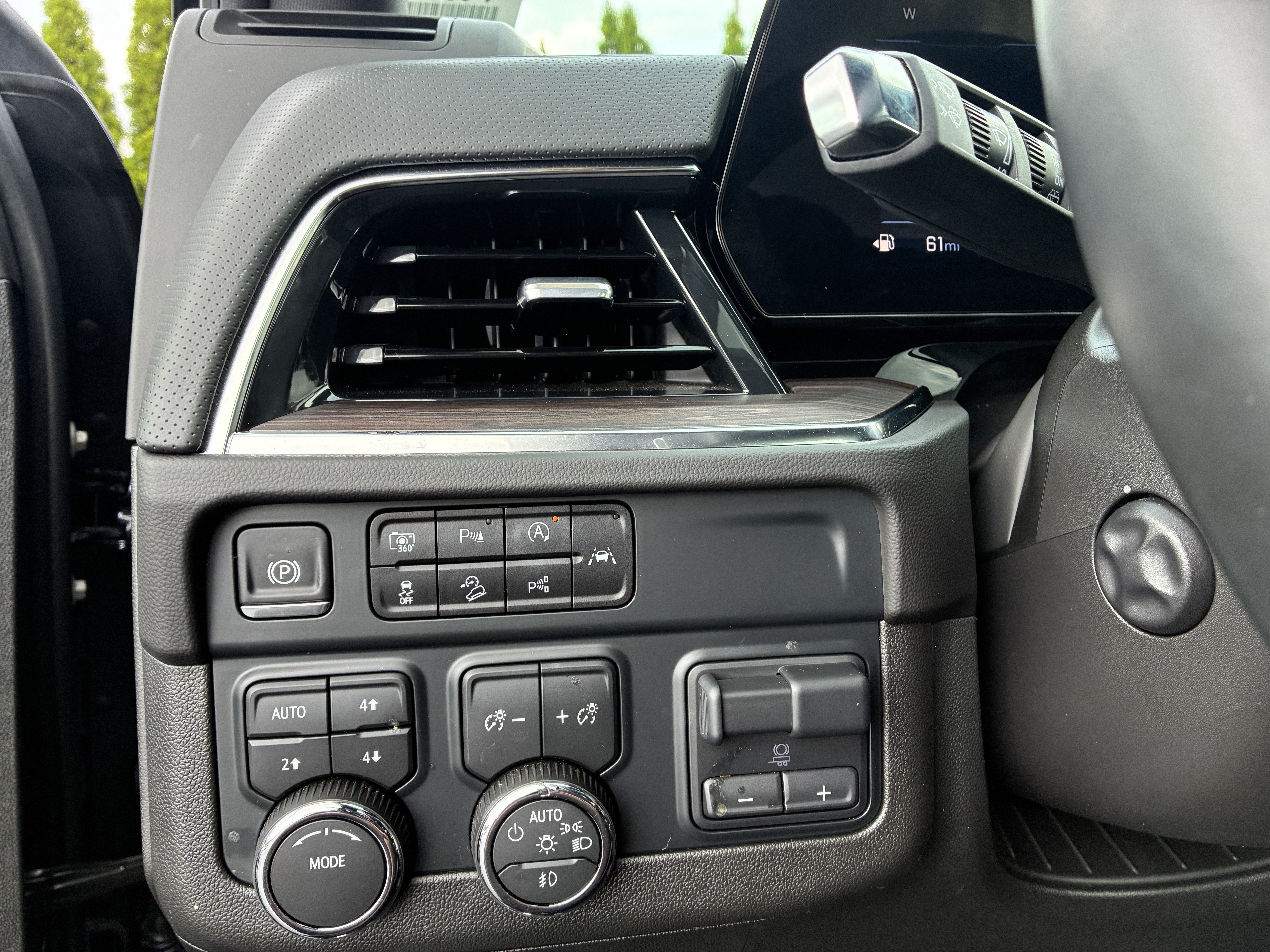Used 2025 Chevrolet Tahoe Premier w/ Sun And Tow Package AWD/4WD image 29
