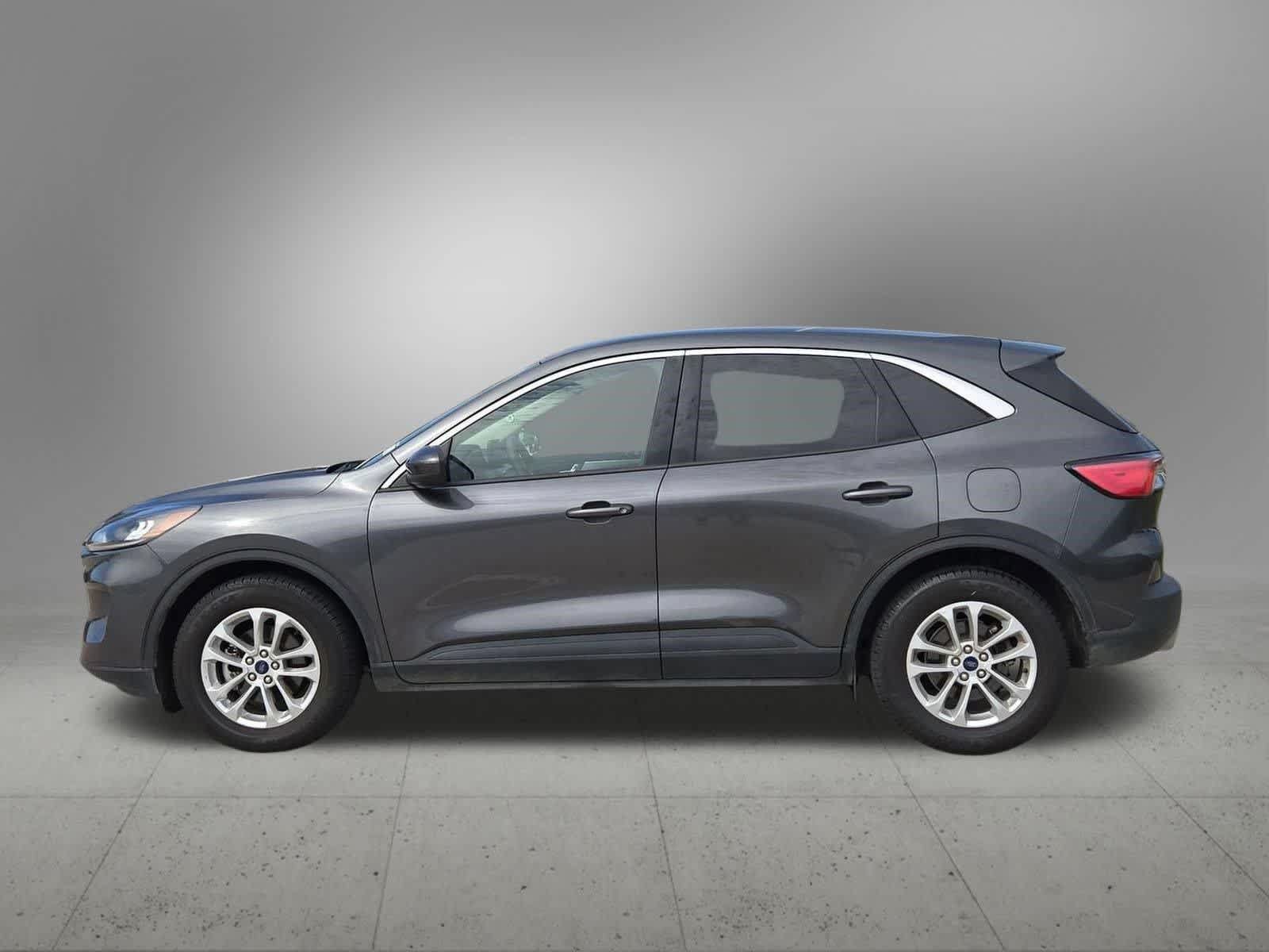 Used 2020 Ford Escape SE FWD image 3
