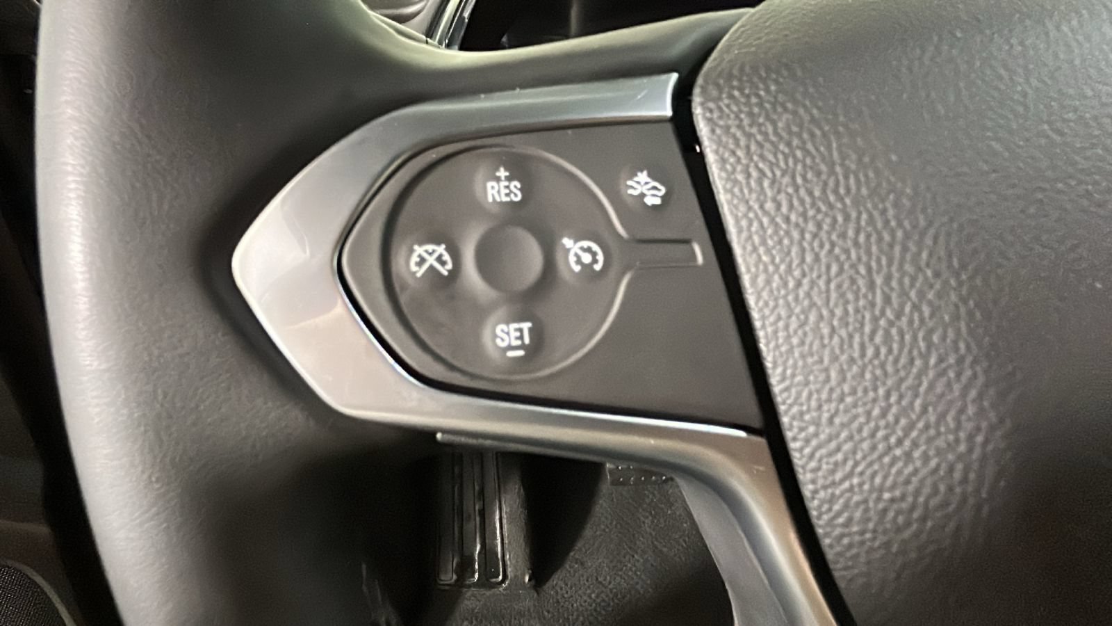 Used 2023 Chevrolet Traverse LT FWD image 17