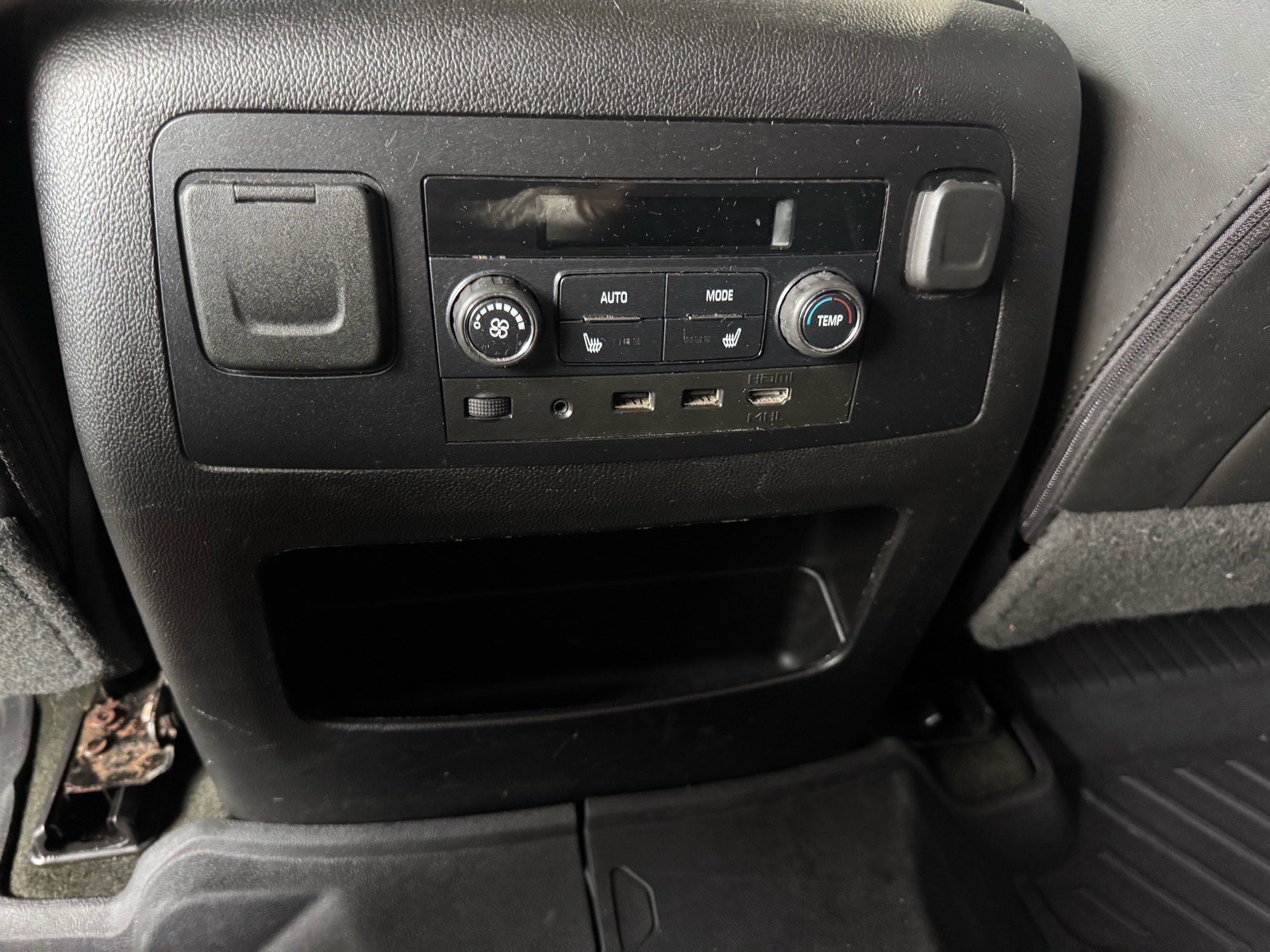 Used 2018 GMC Yukon XL Denali w/ Denali Ultimate Package AWD/4WD image 15
