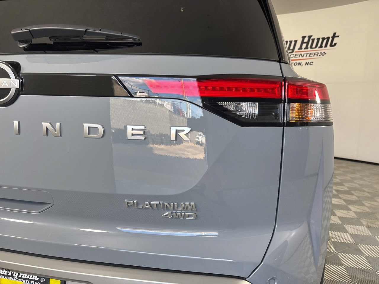 Used 2025 Nissan Pathfinder Platinum AWD/4WD image 38