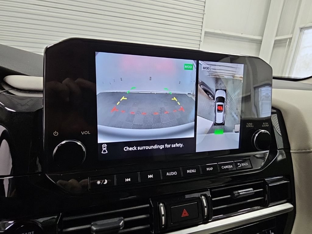 Used 2025 Nissan Pathfinder SL FWD image 18