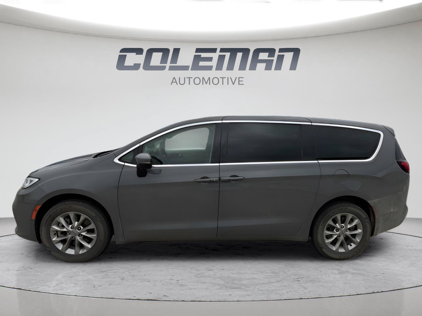 Used 2023 Chrysler Pacifica Touring-L AWD/4WD image 2