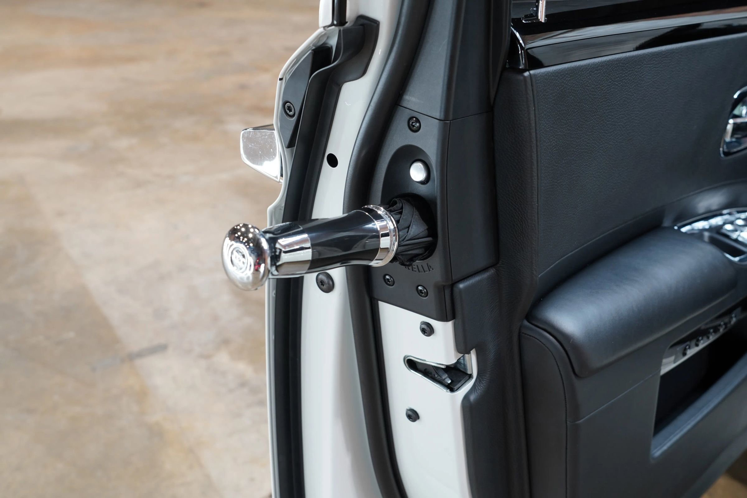 Used 2015 Rolls-Royce Ghost image 36