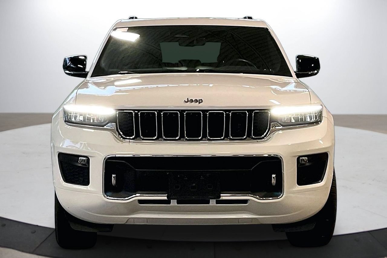 Certified 2022 Jeep Grand Cherokee Overland w/ Luxury Tech Group IV AWD/4WD image 3