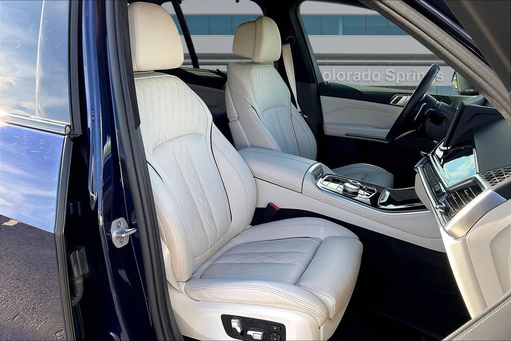 Used 2025 BMW X5 xDrive40i w/ Executive Package AWD/4WD image 28