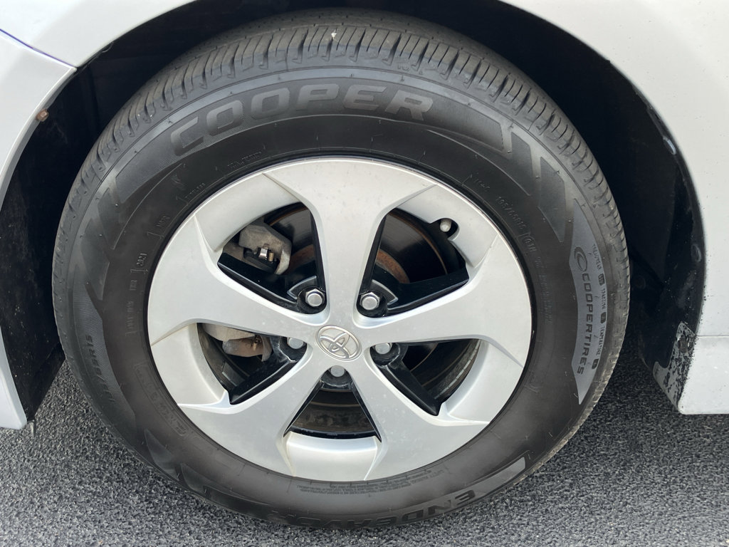 Used 2014 Toyota Prius Two image 33