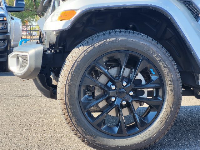 Used 2023 Jeep Wrangler Unlimited Sahara AWD/4WD image 8