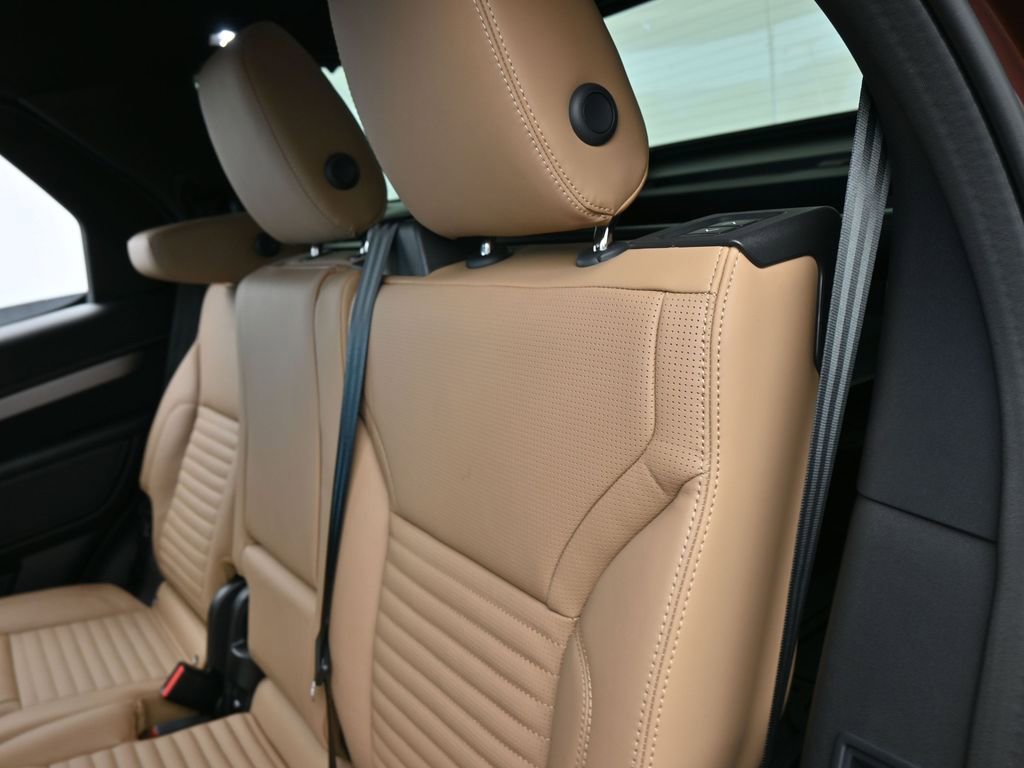 Used 2026 Land Rover Discovery Limited Edition image 37
