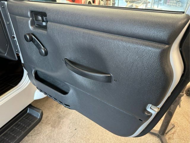 Used 2005 Jeep Wrangler Unlimited image 24