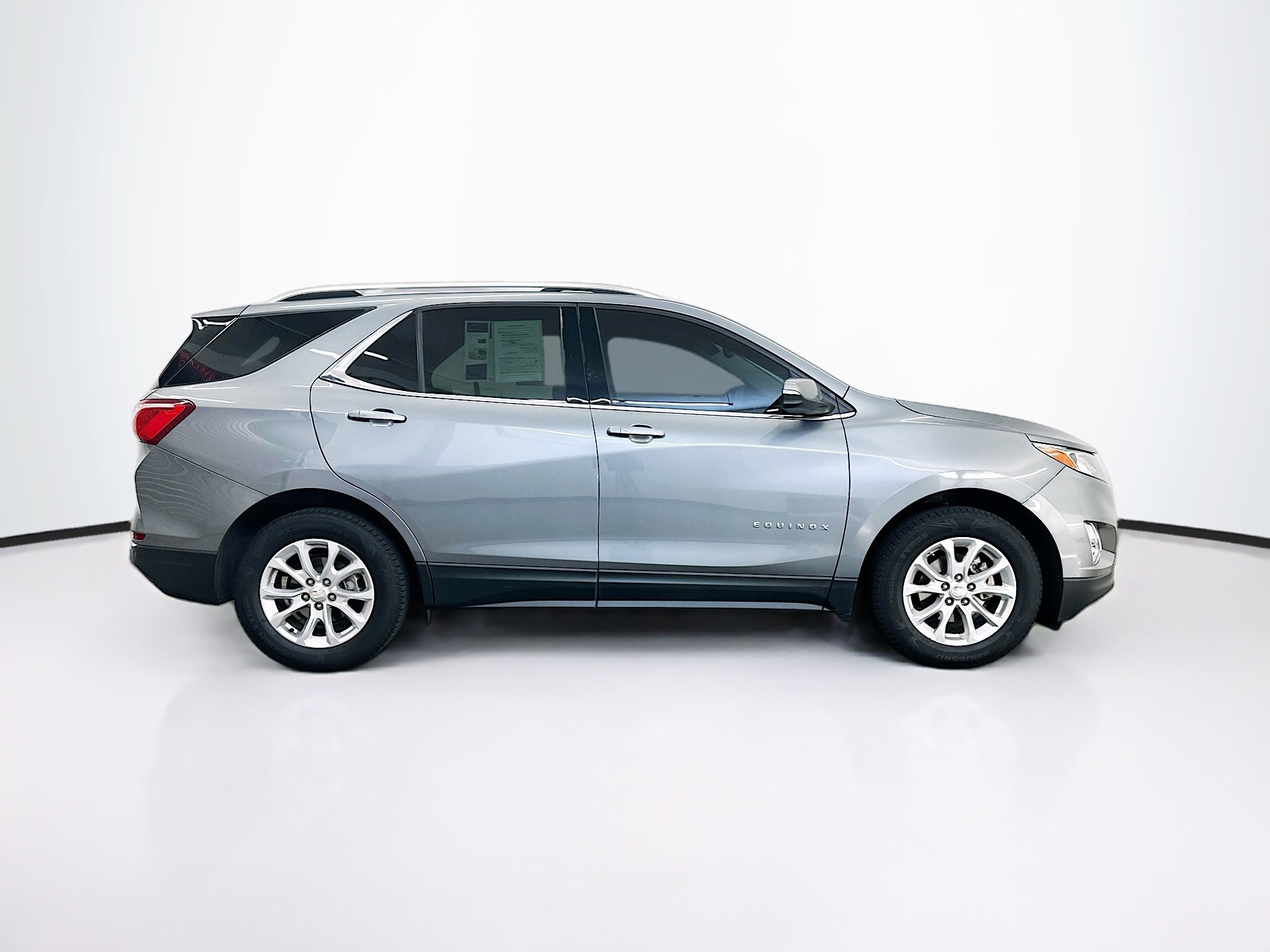 Used 2018 Chevrolet Equinox LT w/ Sun & Infotainment Package image 10