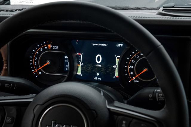 Used 2025 Jeep Gladiator Rubicon w/ Safety Group AWD/4WD image 70