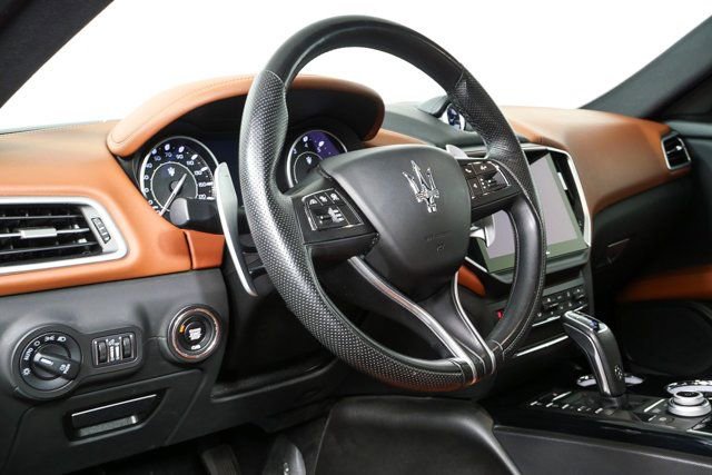 Used 2023 Maserati Ghibli Modena image 3