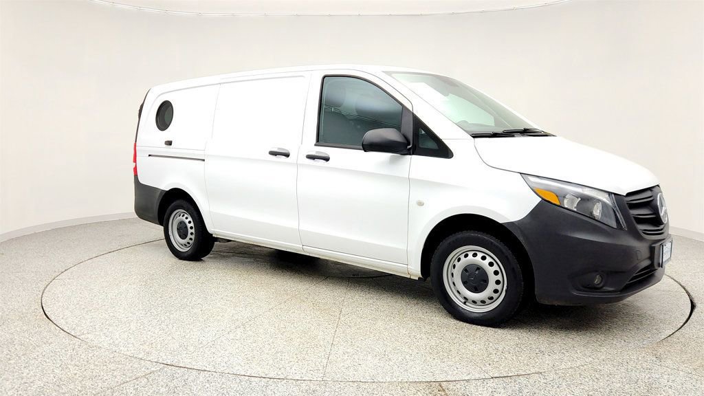 Used 2023 Mercedes-Benz Metris image 3