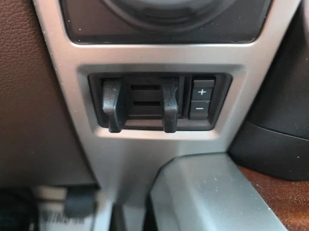 Used 2019 Ford F150 King Ranch w/ Equipment Group 601A Luxury AWD/4WD image 33
