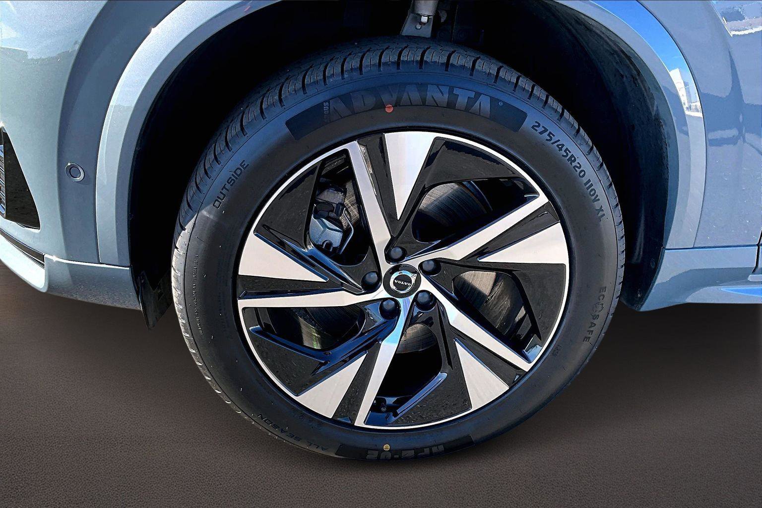 Used 2023 Volvo XC90 T8 Plus w/ Protection Package Premier image 9