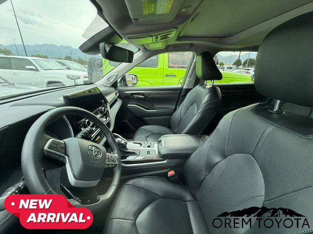 Used 2025 Toyota Highlander Limited AWD/4WD image 10
