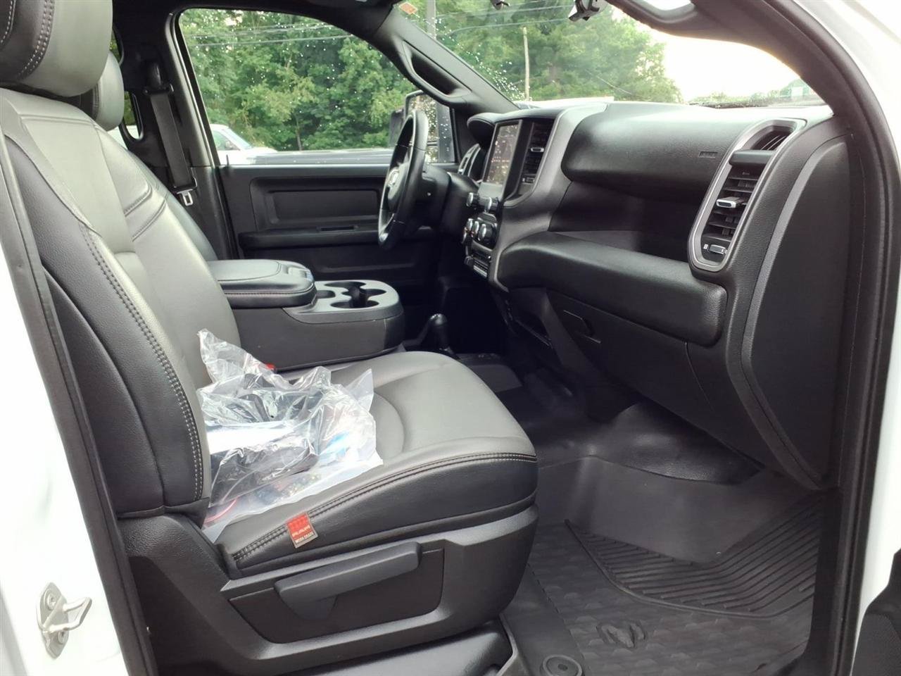 Used 2024 RAM 2500 Tradesman w/ Chrome Appearance Group AWD/4WD image 10