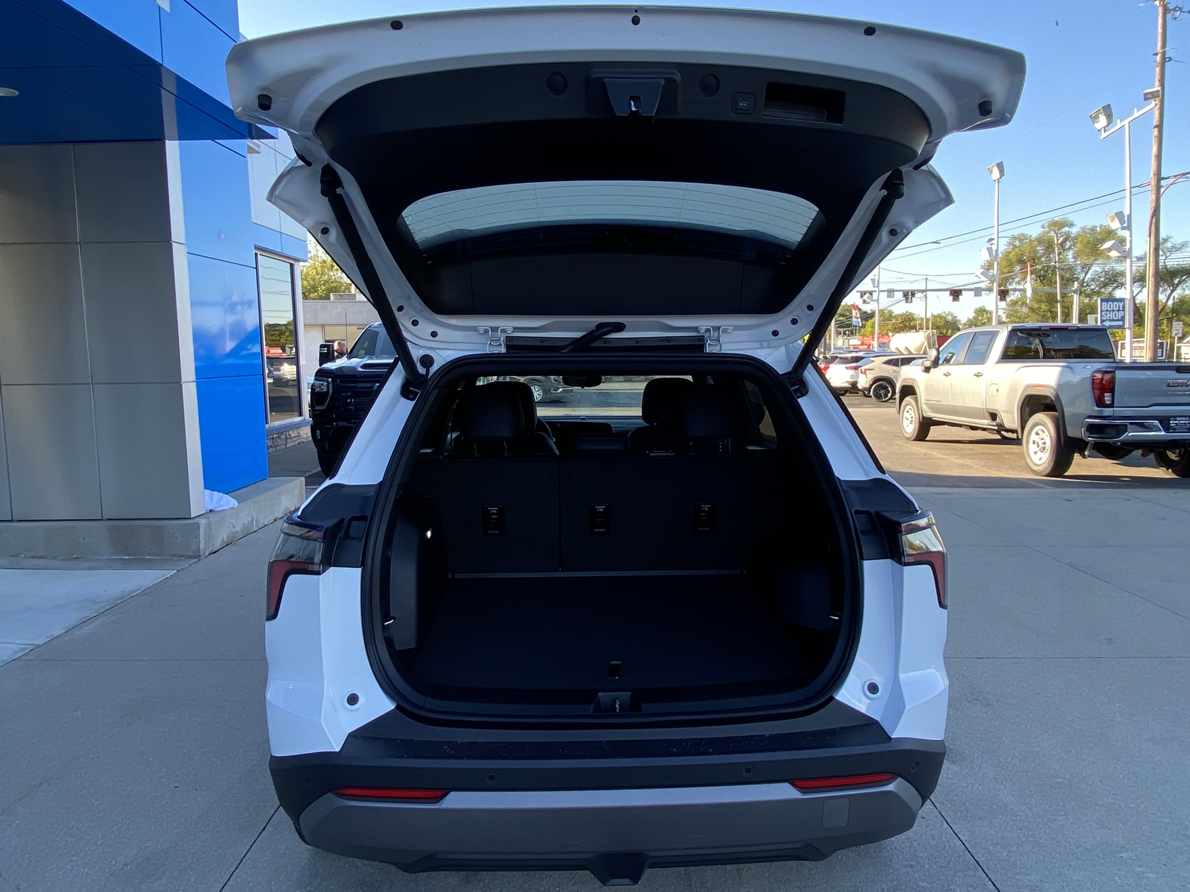 New 2026 Chevrolet Equinox LT w/ Convenience Package II image 11