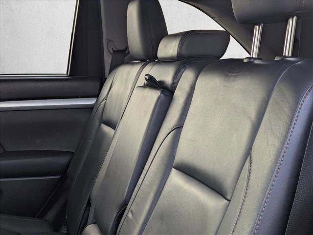 Used 2015 Toyota Highlander XLE image 17