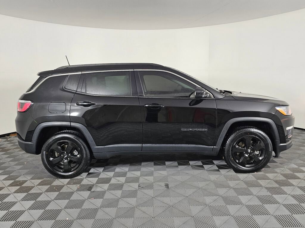 Used 2018 Jeep Compass Latitude w/ Popular Equipment Group AWD/4WD image 2