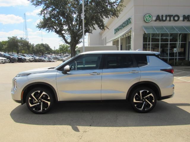 Used 2023 Mitsubishi Outlander SE image 13