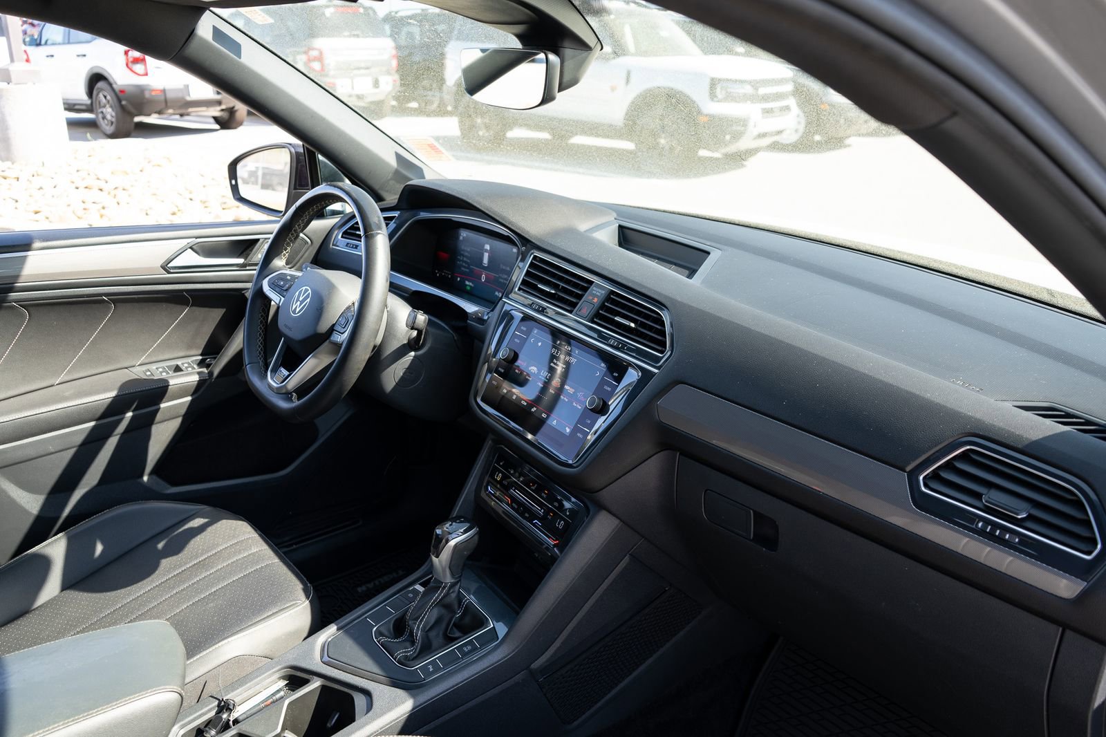 Used 2023 Volkswagen Tiguan SE R-Line FWD image 23