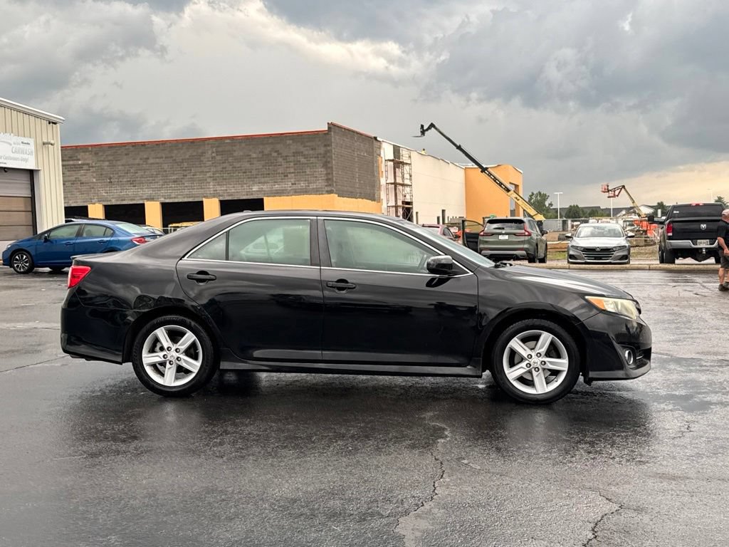 Used 2014 Toyota Camry SE w/ Moonroof Package FWD image 8
