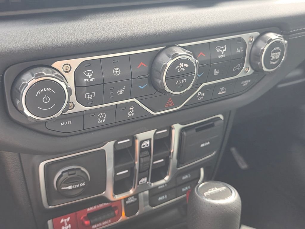 New 2026 Jeep Gladiator Mojave w/ Steel Bumper Group AWD/4WD image 17